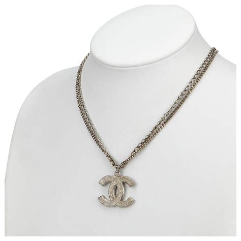 pendentif chanel femme|Chanel collier boutique.